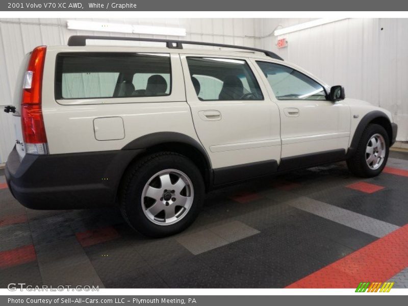 White / Graphite 2001 Volvo V70 XC AWD