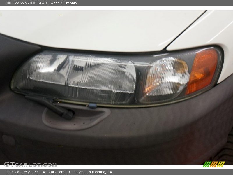 White / Graphite 2001 Volvo V70 XC AWD