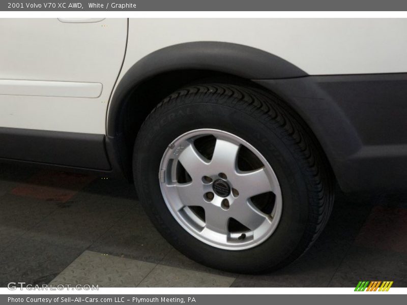 White / Graphite 2001 Volvo V70 XC AWD