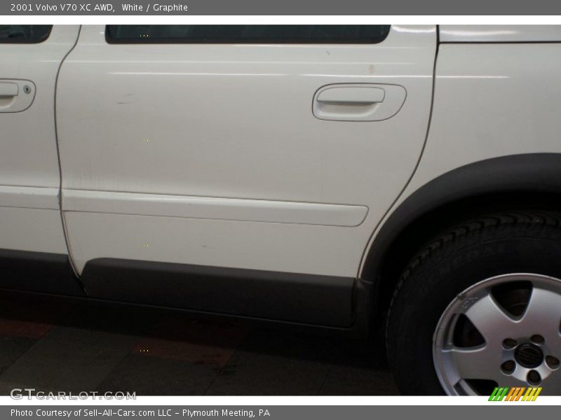 White / Graphite 2001 Volvo V70 XC AWD