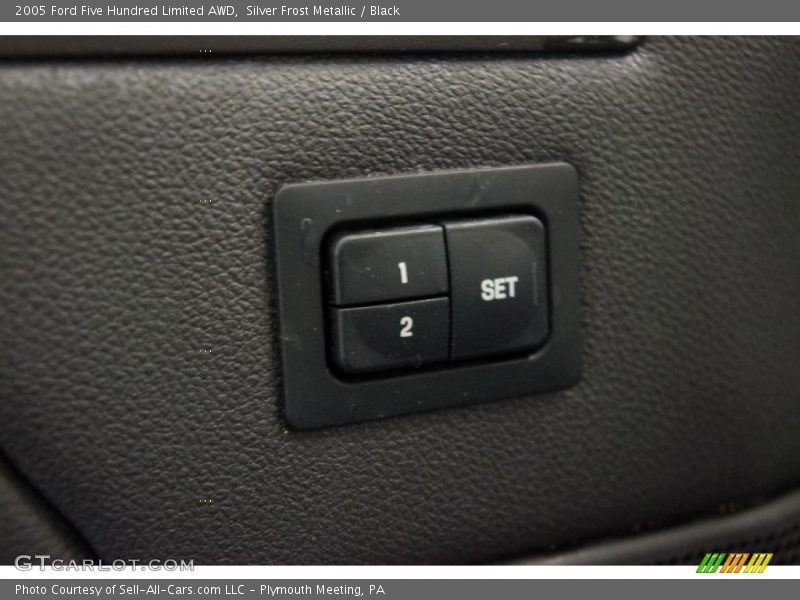 Silver Frost Metallic / Black 2005 Ford Five Hundred Limited AWD