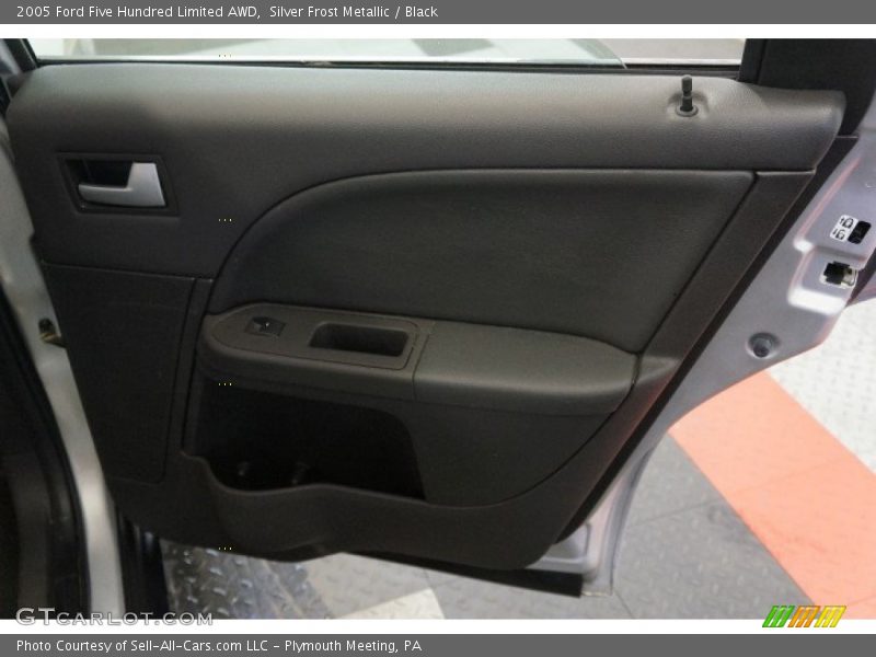 Silver Frost Metallic / Black 2005 Ford Five Hundred Limited AWD
