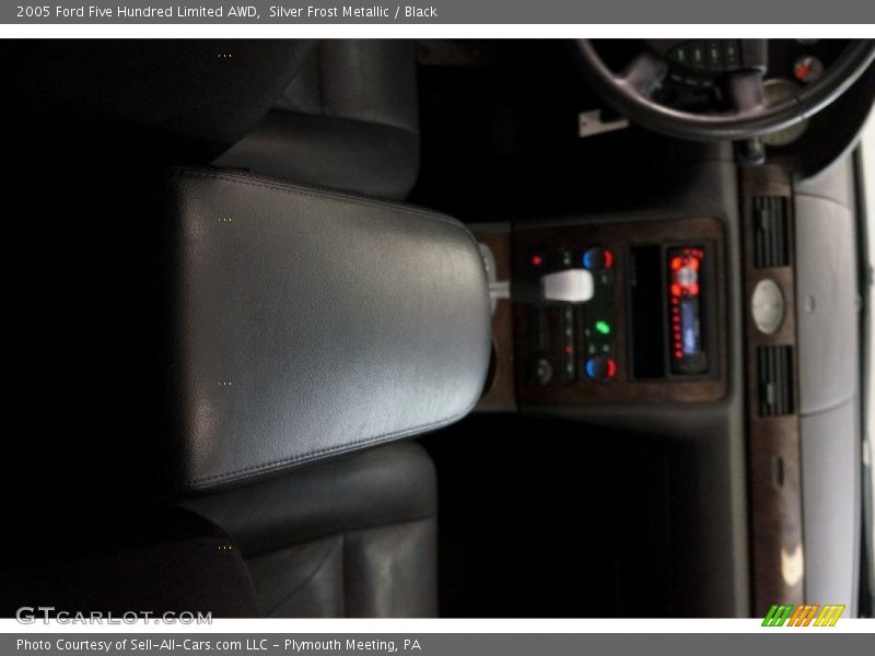 Silver Frost Metallic / Black 2005 Ford Five Hundred Limited AWD
