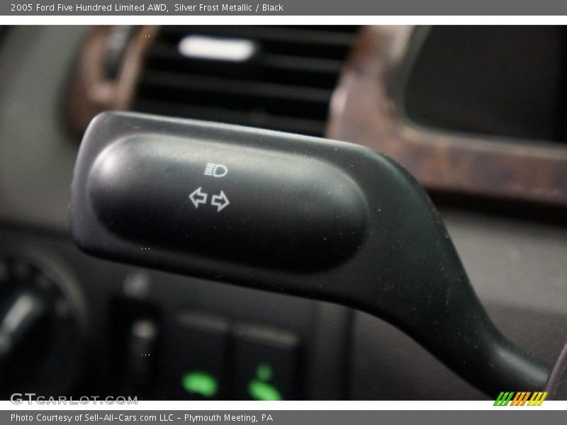 Silver Frost Metallic / Black 2005 Ford Five Hundred Limited AWD