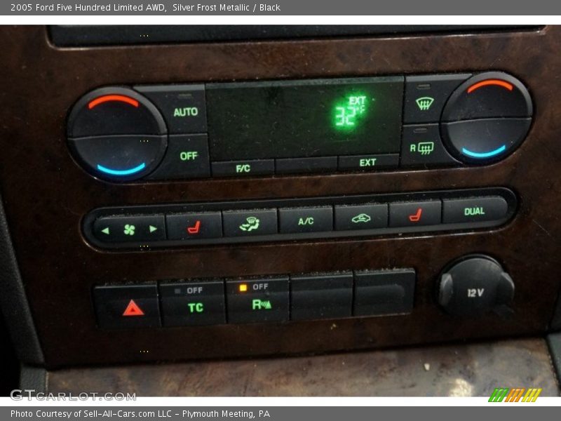 Silver Frost Metallic / Black 2005 Ford Five Hundred Limited AWD