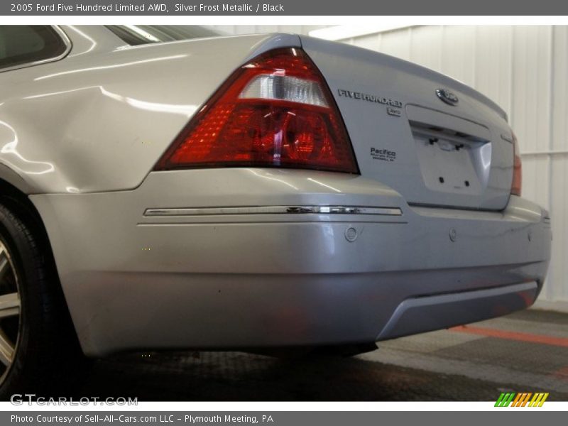 Silver Frost Metallic / Black 2005 Ford Five Hundred Limited AWD