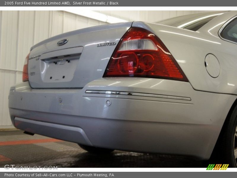 Silver Frost Metallic / Black 2005 Ford Five Hundred Limited AWD