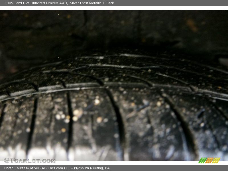 Silver Frost Metallic / Black 2005 Ford Five Hundred Limited AWD