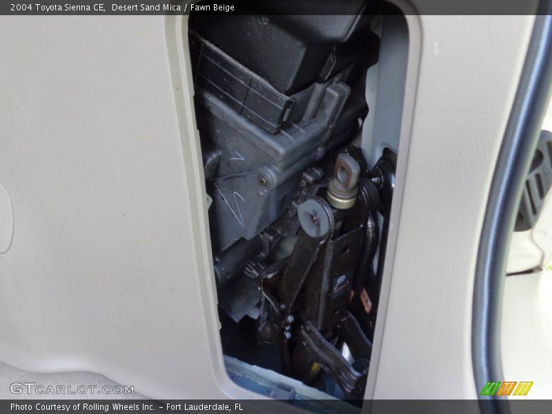 Desert Sand Mica / Fawn Beige 2004 Toyota Sienna CE