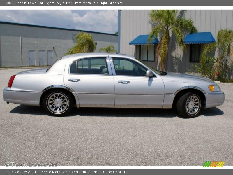 Silver Frost Metallic / Light Graphite 2001 Lincoln Town Car Signature