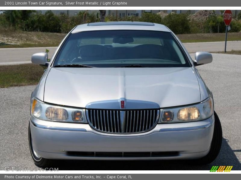 Silver Frost Metallic / Light Graphite 2001 Lincoln Town Car Signature