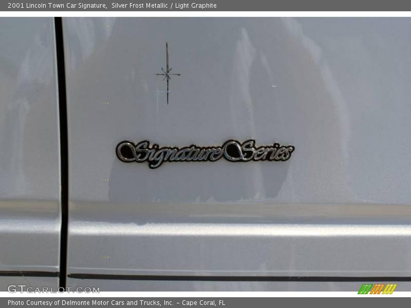 Silver Frost Metallic / Light Graphite 2001 Lincoln Town Car Signature