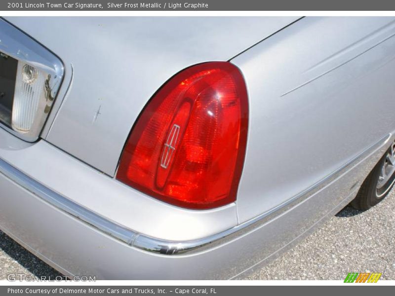 Silver Frost Metallic / Light Graphite 2001 Lincoln Town Car Signature
