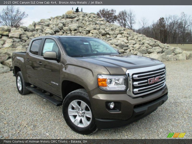 Front 3/4 View of 2015 Canyon SLE Crew Cab 4x4