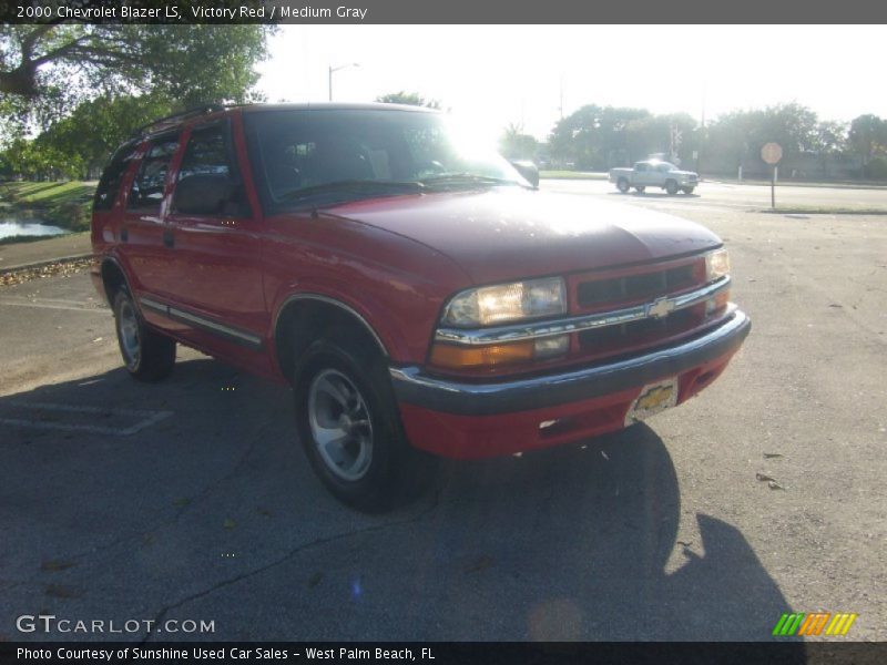 Victory Red / Medium Gray 2000 Chevrolet Blazer LS