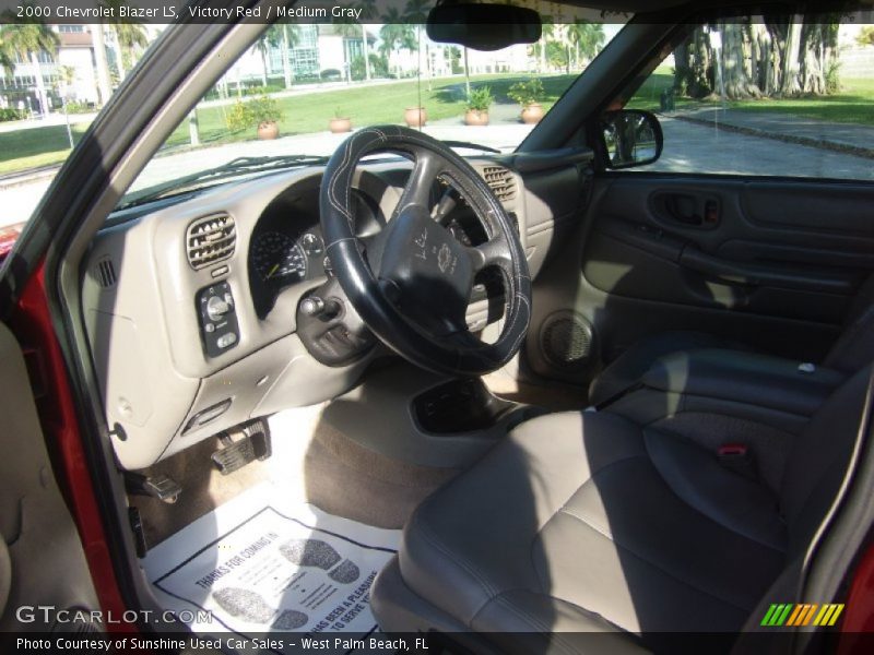 Victory Red / Medium Gray 2000 Chevrolet Blazer LS