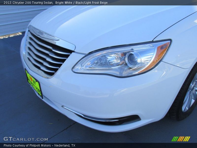 Bright White / Black/Light Frost Beige 2013 Chrysler 200 Touring Sedan