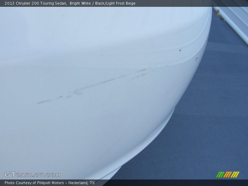 Bright White / Black/Light Frost Beige 2013 Chrysler 200 Touring Sedan