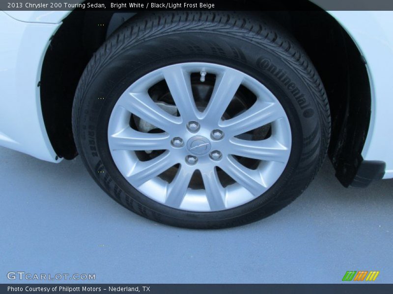Bright White / Black/Light Frost Beige 2013 Chrysler 200 Touring Sedan