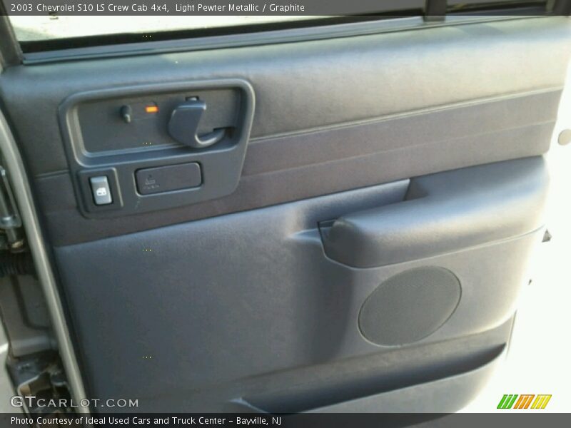 Light Pewter Metallic / Graphite 2003 Chevrolet S10 LS Crew Cab 4x4