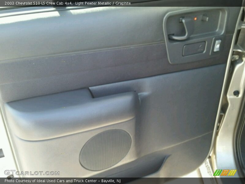 Light Pewter Metallic / Graphite 2003 Chevrolet S10 LS Crew Cab 4x4