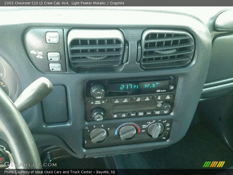 Light Pewter Metallic / Graphite 2003 Chevrolet S10 LS Crew Cab 4x4