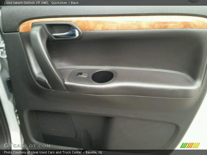 Quicksilver / Black 2009 Saturn Outlook XR AWD