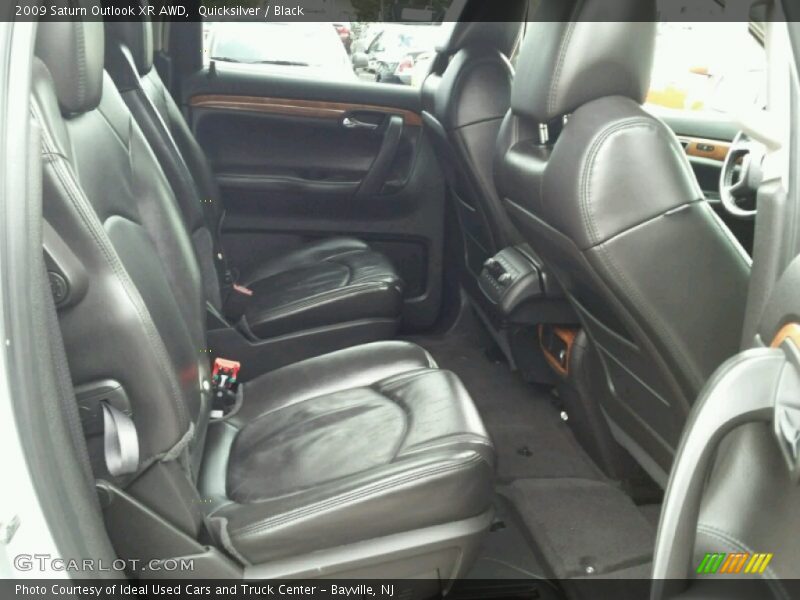 Quicksilver / Black 2009 Saturn Outlook XR AWD