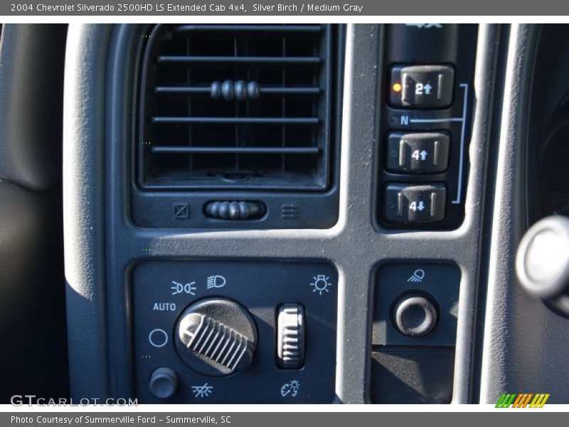 Silver Birch / Medium Gray 2004 Chevrolet Silverado 2500HD LS Extended Cab 4x4