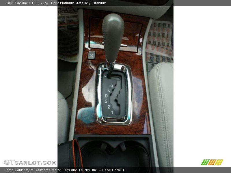 Light Platinum Metallic / Titanium 2006 Cadillac DTS Luxury