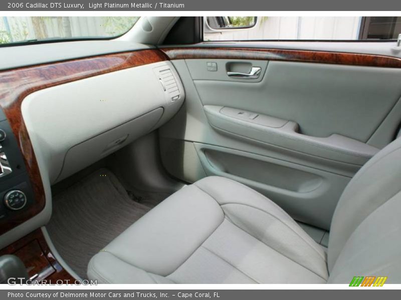 Light Platinum Metallic / Titanium 2006 Cadillac DTS Luxury