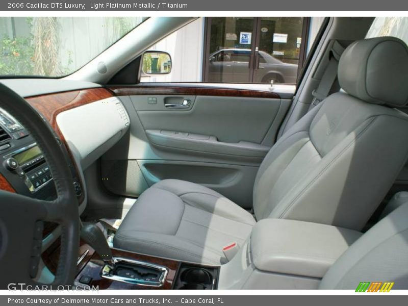 Light Platinum Metallic / Titanium 2006 Cadillac DTS Luxury