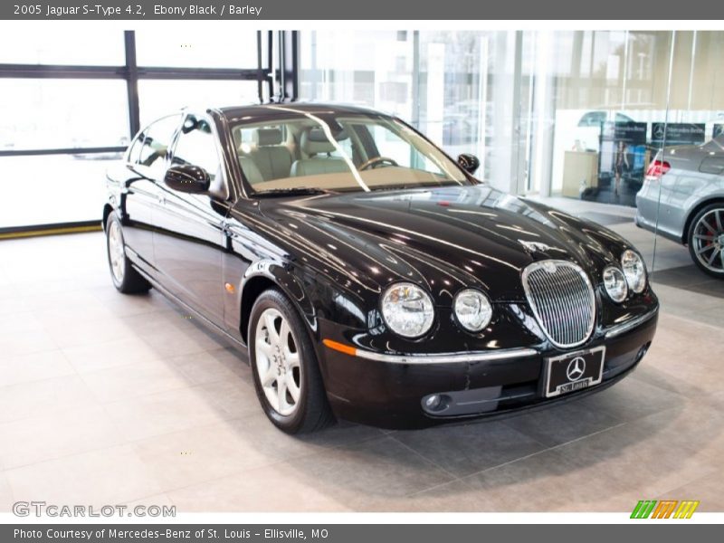 Ebony Black / Barley 2005 Jaguar S-Type 4.2