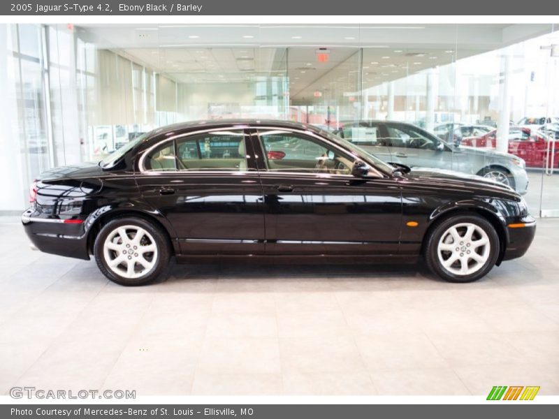 Ebony Black / Barley 2005 Jaguar S-Type 4.2