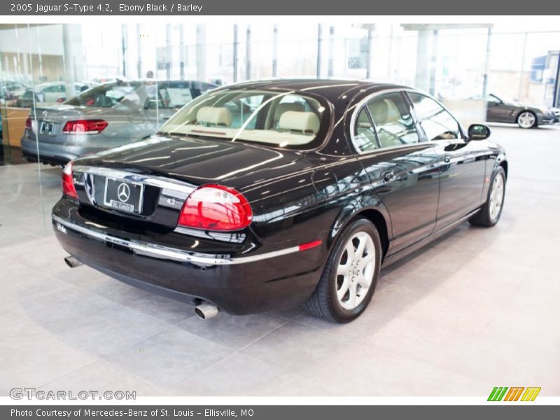 Ebony Black / Barley 2005 Jaguar S-Type 4.2