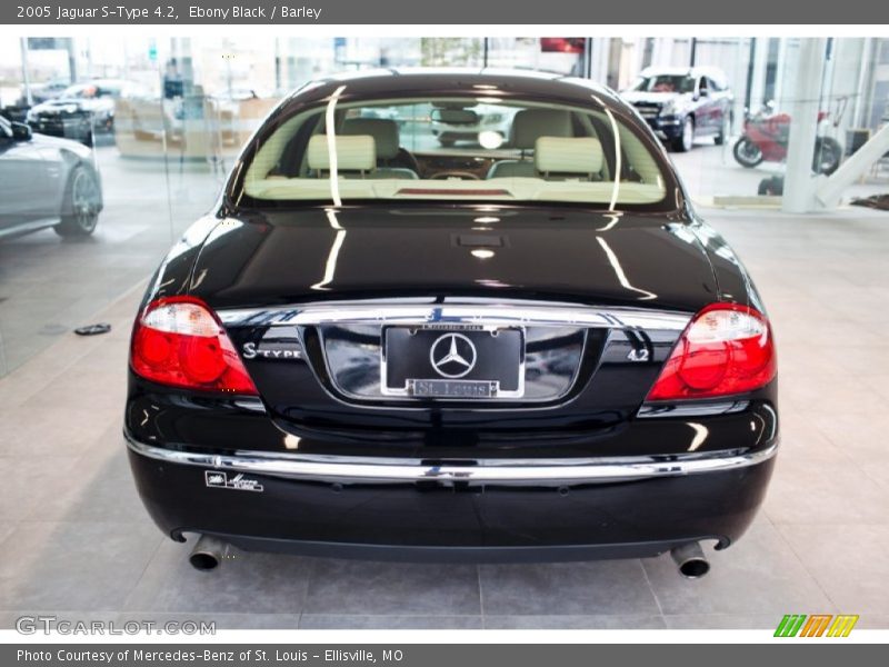 Ebony Black / Barley 2005 Jaguar S-Type 4.2