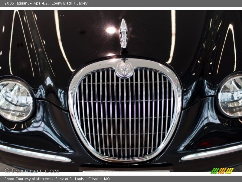 Ebony Black / Barley 2005 Jaguar S-Type 4.2