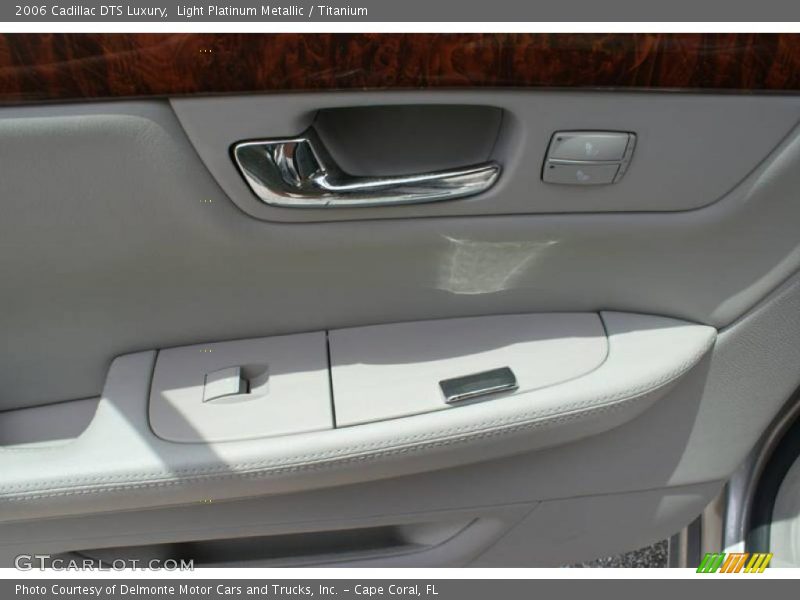 Light Platinum Metallic / Titanium 2006 Cadillac DTS Luxury