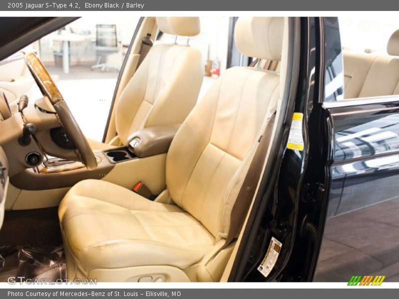 Ebony Black / Barley 2005 Jaguar S-Type 4.2