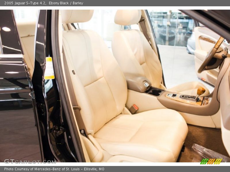 Ebony Black / Barley 2005 Jaguar S-Type 4.2