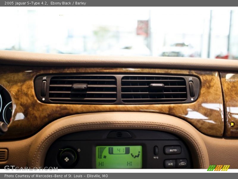 Ebony Black / Barley 2005 Jaguar S-Type 4.2