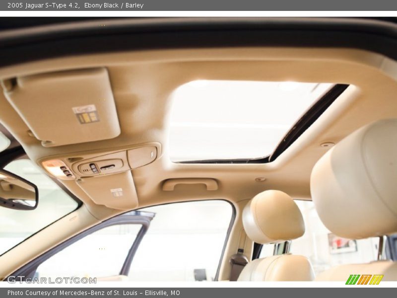 Ebony Black / Barley 2005 Jaguar S-Type 4.2