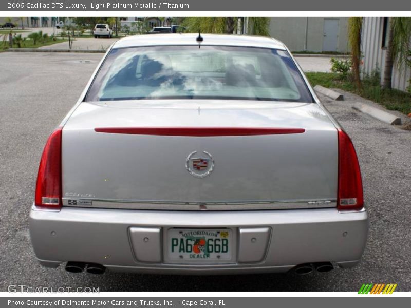 Light Platinum Metallic / Titanium 2006 Cadillac DTS Luxury