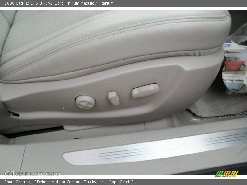 Light Platinum Metallic / Titanium 2006 Cadillac DTS Luxury