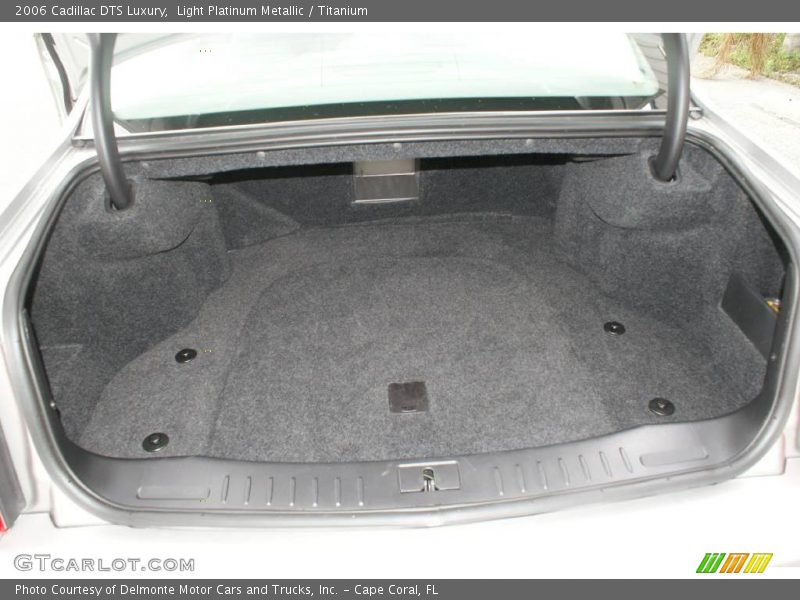 Light Platinum Metallic / Titanium 2006 Cadillac DTS Luxury
