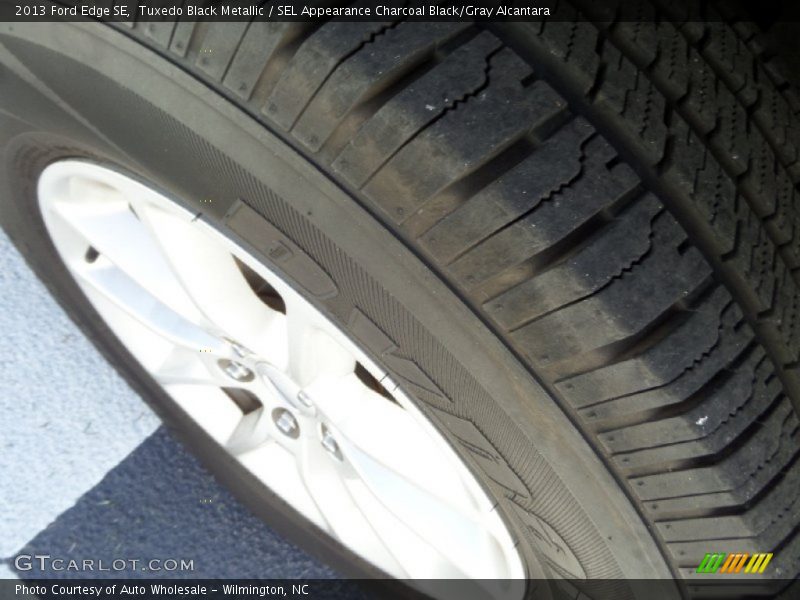Tuxedo Black Metallic / SEL Appearance Charcoal Black/Gray Alcantara 2013 Ford Edge SE