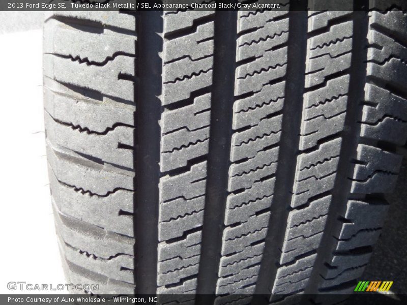 Tuxedo Black Metallic / SEL Appearance Charcoal Black/Gray Alcantara 2013 Ford Edge SE
