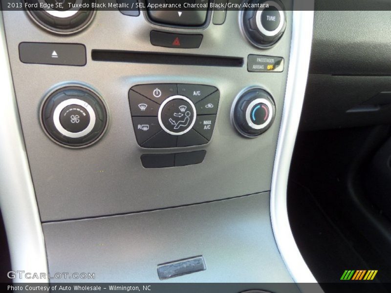 Tuxedo Black Metallic / SEL Appearance Charcoal Black/Gray Alcantara 2013 Ford Edge SE