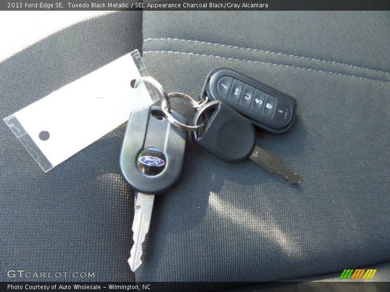 Tuxedo Black Metallic / SEL Appearance Charcoal Black/Gray Alcantara 2013 Ford Edge SE