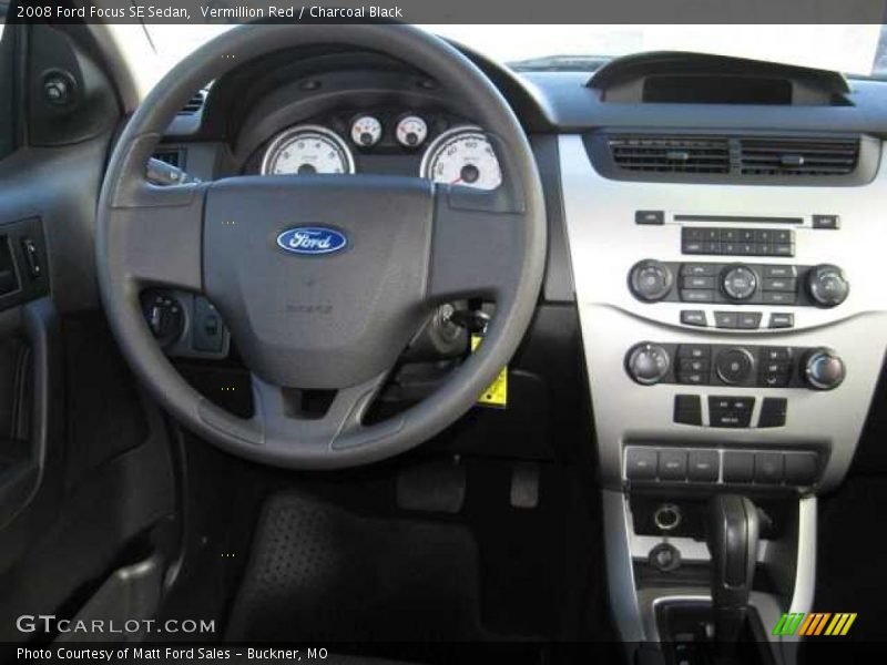 Vermillion Red / Charcoal Black 2008 Ford Focus SE Sedan